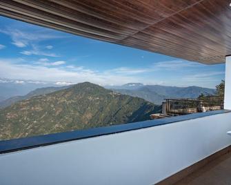 Summit Sherpa Mountain Hotel & Spa - Kālimpong - Balkon