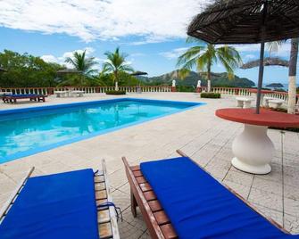 2BD Beauty with Big Pool - Walk to Beach - Coco - Piscina