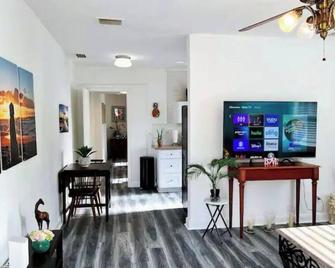 Beautiful 1 bedroom/free parking/pet friendly - Jacksonville
