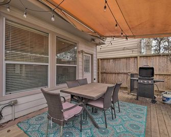2,500 Sq Ft Townhome - Walk to Central River Oaks! - Houston