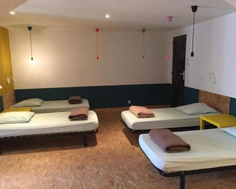 Venez Dormir Chez Nous #condom#gascogne# - Condom - Chambre