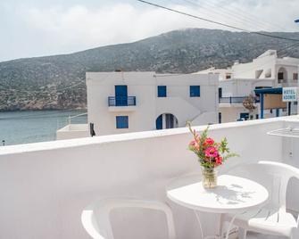 Adonis Hotel Naxos - Apolonas - Balcón