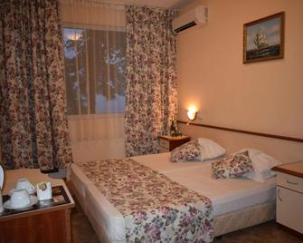 Ahilea Hotel - Free Pool Access - Balchik - Bedroom