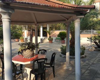 Villa Erry - Trani - Patio