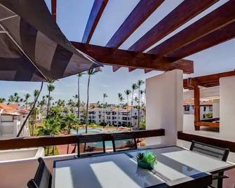 Stunning 2-BDR apartment with pool/sea view I-403 - Bavaro - Balcony