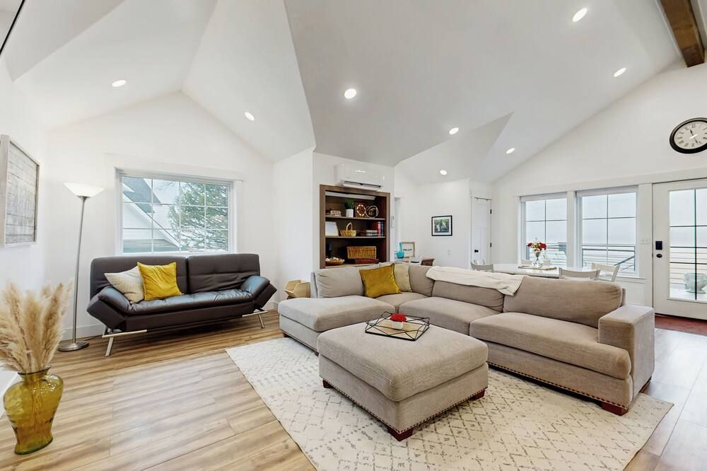 Home w/ Farmstyle Loft & Views, Mins to Dtwn - Burley - Huiskamer