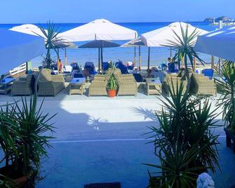 Blue Sea Beach Hotel - Thasos - شرفة مرصوفة