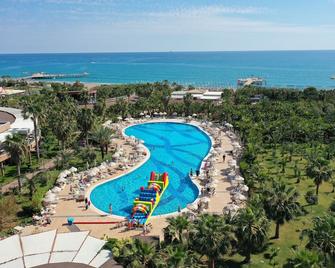 Sea World Resort & Spa - Side - Pool
