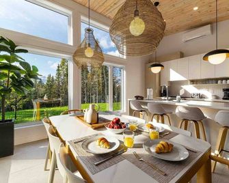 Chalet Alpaga 21: Winter Hot Tub & Fireplace Bliss - Baie-Saint-Paul - Salle à manger