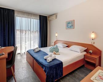 Amon Ra Hotel - Sozopol - Bedroom