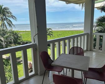 Beachfront Ocean View 2-bedroom condo in Playa Junquillal with WiFi, AC - Playa Junquillal - Balkon