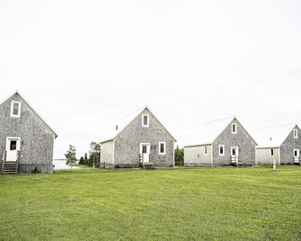 Bay View Country Cottage #3 - Brackley Beach - Building