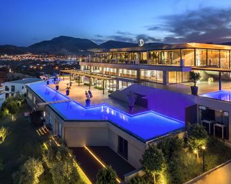 Ramada Resort by Wyndham Bodrum - בודרום - בניין