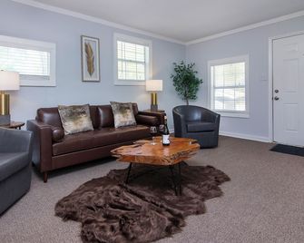 Peaceful 1BR Apartment for Extended Stays in Huntersville - Huntersville - Stue