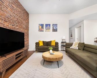 2br Loft Condo In Downtown Johnson City - Johnson City - Living room