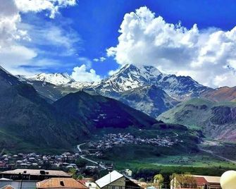 Alpine Lounge Boutique Hotel - Stepantsminda - Buiten zicht