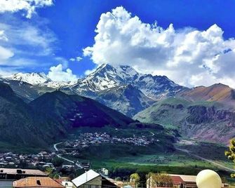 Alpine Lounge Kazbegi - Stepantsminda - Außenansicht