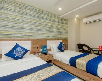 Oyo 10006 Hotel Blue Bay - Mumbai - Bedroom