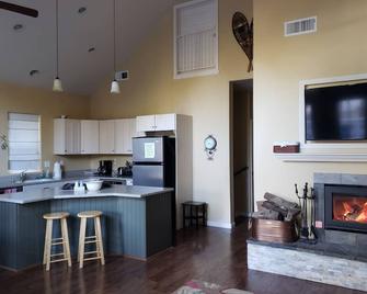 Lake Almanor West - Lakefront Cabin - Chester - Cocina