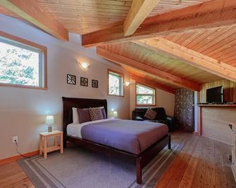 Cedar Sands-Cox Bay, Sauna, Hot Tub, Wood Fire Pit - Tofino - Bedroom