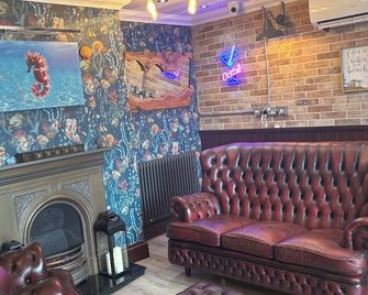 Queen Phillippa - Queenborough - Lounge