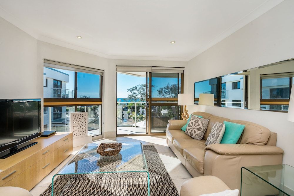 باي فيو بيتش فرونت أبارتمنتس، إن تاون رايت أون ذا بيتش - بيرون باي - غرفة معيشة