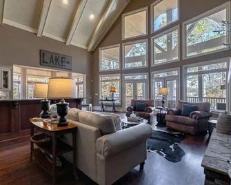 The White Hart House Lake Lanier - Dawsonville