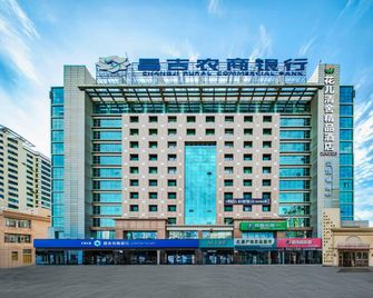 Huaer Qingshe Boutique Hotel (Pegasus Roundabout Branch) - Changji - Building