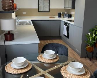 Peak Willow Apartments - Leek - Kitchen