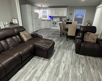 Devils Lake’s Hidden Gem - Devils Lake - Obývací pokoj