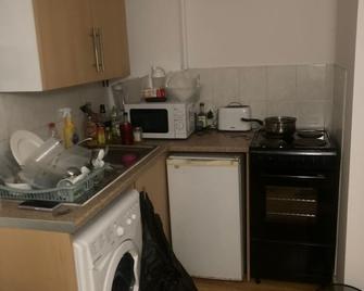 Inviting 1-Bed Studio in London - London - Kitchen