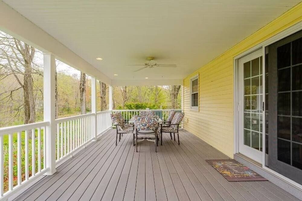 Spacious Charming New England Cape, in Bloomfield, Connecticut