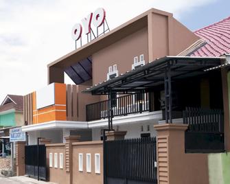 Hotel O Lumungga Residence Syariah - Jakarta - Bâtiment