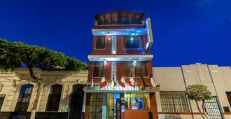 Hostal Iquique - Lima - Toà nhà