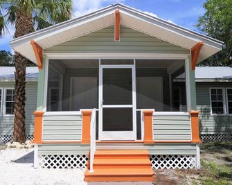Secure Spring sun and your desired accommodation at TOP PRICES now! - פורט מאיירס - בניין