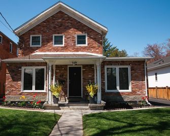 Unveil the beauty of Port Dalhousie from our doorstep - St. Catharines - Edificio