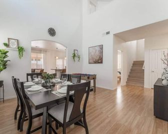 Large Vegas House, 5br, Foosball, Near Strip - Las Vegas - Dining room