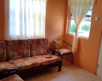 Comfy home for guest! 15 mins to the world famous Grand Anse beach - St. George's