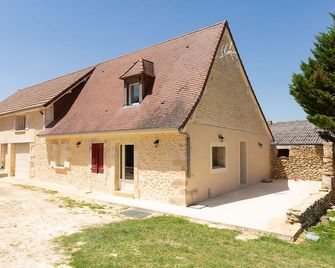 100m2 farmhouse cottage - Bassillac-et-Auberoche - Bâtiment