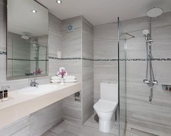โรงแรม Mayfair - ปาฟอส - ห้องน้ำ