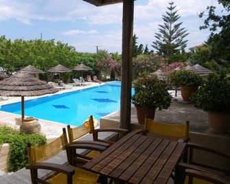 Angelina Boutique Escape - Perdika (Egina) - Basen