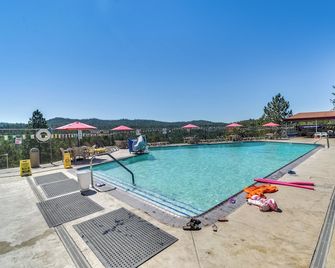 Access to Pine Mountain Lake: Family Cabin w/ Deck - Groveland - Piscine