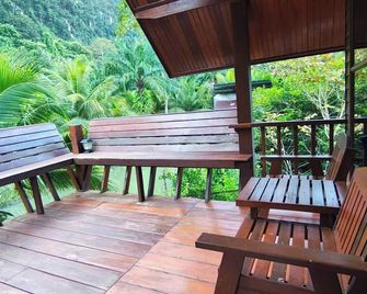 Charming Ao Luek Tai Retreat with Breathtaking Views - Ao Luek - Balcony