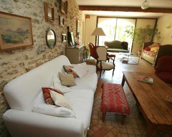 Provencal farmhouse from the 18th century, between wines & woods, fenced pool - Lagarde-Paréol - Sala de estar