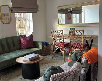 Stylish One Bedroom Apartment in Central Potton - Sandy - Lounge