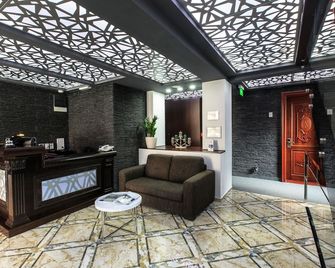 Hotel Premier - בודווה - דלפק קבלה