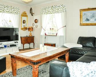 3 Bedroom Pet Friendly Home In Säffle - Saffle - Wohnzimmer