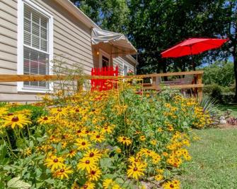 Green Hills Getaway Shopping and Dining District - Nashville - Patio