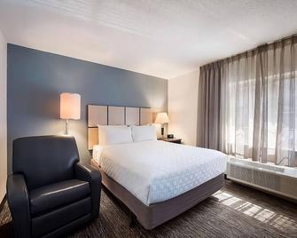 2 Pet-friendly Units Near Cranbrook House w/ Full Private Kitchens & Parking! - Troy