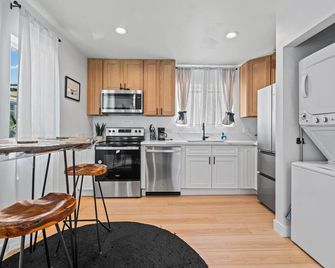 Strict No Parties, New Modern Clean Cozy Home - San Marcos - Kitchen